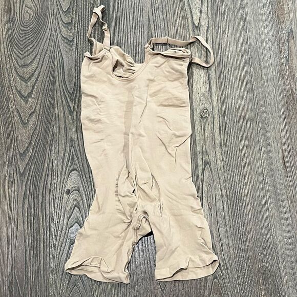 NWOT Skims Sculpting Bodysuit Mid-Thigh Seamless Shapewear Bodycon Sand Size L - Picture 3 of 3